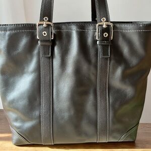 🔥COACH Like New Black Hampton F10195
